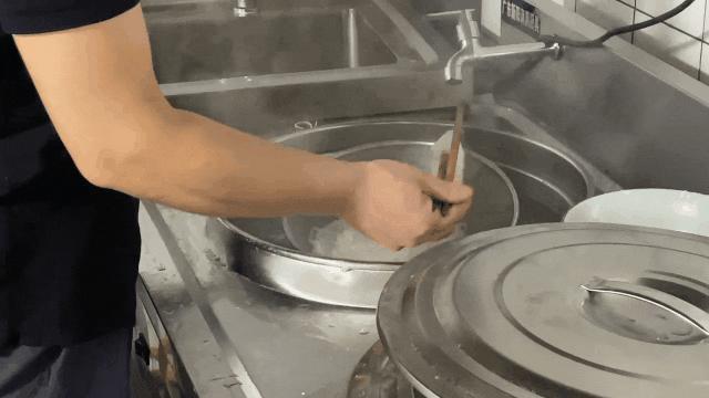 DƬ